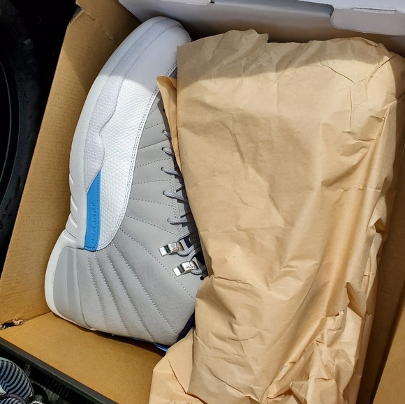 Jordan 12 university blue